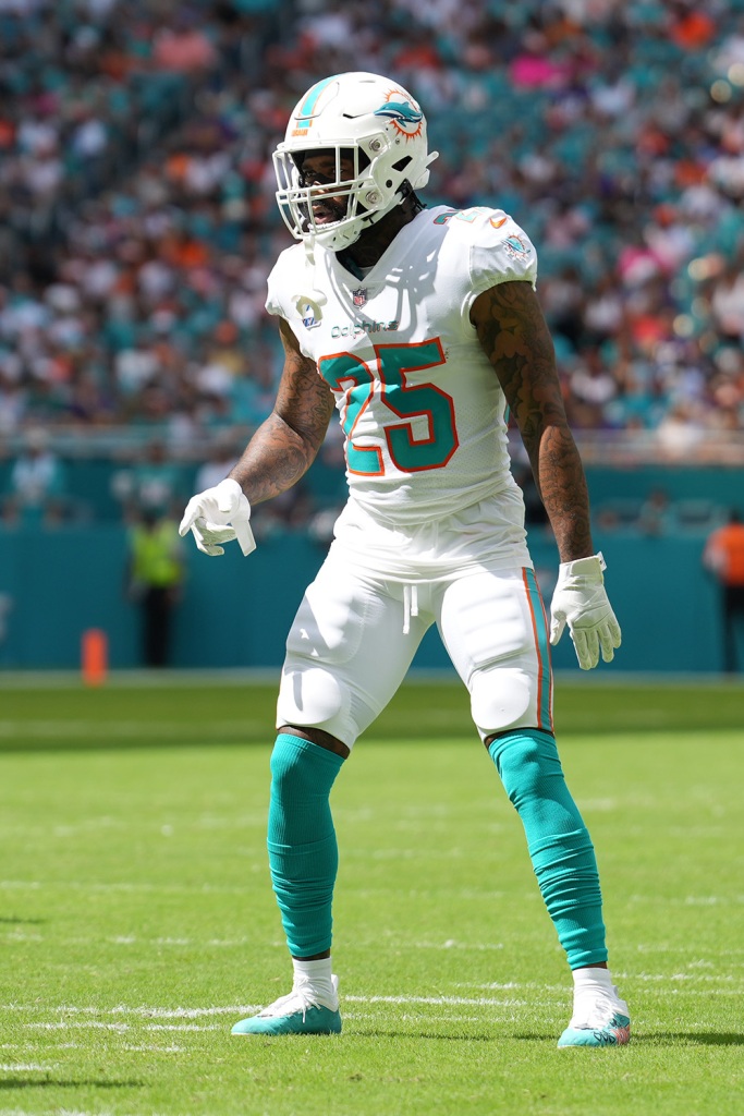 Dolphins cornerback Xavien Howard defends at the line during a game against the Minnesota Vikings on Oct. 16, 2022 at Hard Rock Stadium, Miami Gardens, FL.