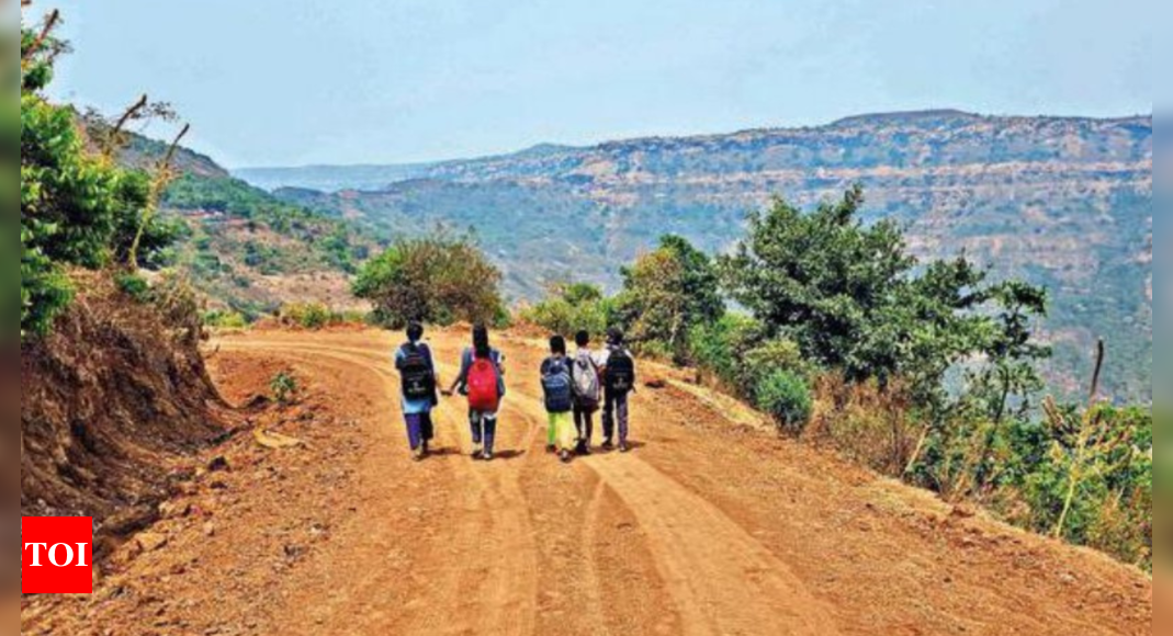 Students from hamlet in Bhor undertake 16km trek every day to school and ba...